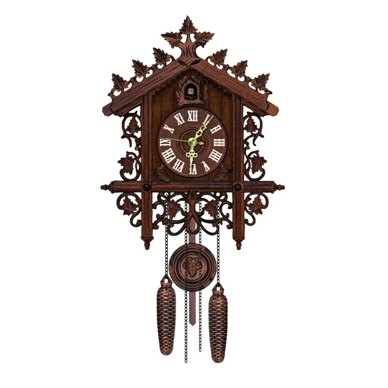 Geschnitzte Kuckucksuhr aus Holz traditionell