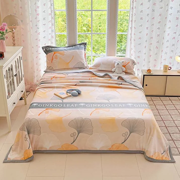 FOLIAGEHUSH – Leaf Throw Blanket for Relaxed Home Comfort