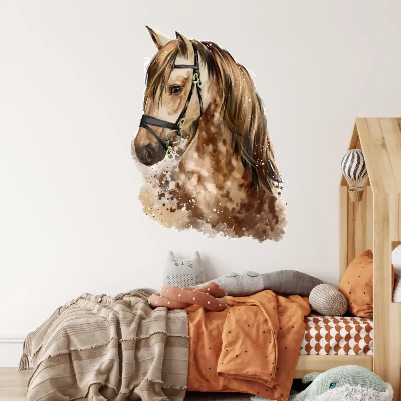 Braunes Pferde-Wandbild mit Mähne und Halfter.