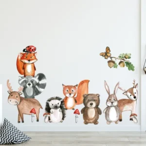 Wandtattoo mit bunten Tieren: Fuchs, Bär, Hase, Eule.