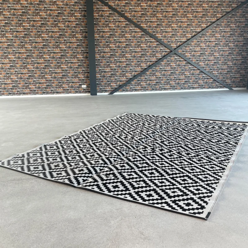 Outdoor Teppich wetterfest 180 x 270cm schwarz / weiß