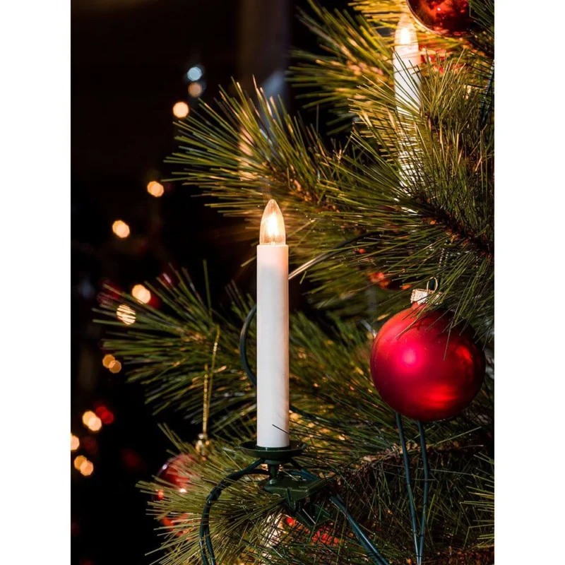 Baumkette Topbirnen One String 16 klare Birnen mit Kerze und Weihnachtsbaumkugel dekoriert.