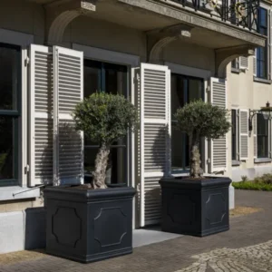 Jumbo Classic Pflanzkübel Schwarz aus Fiberstone – Heritage-Optik im Outdoor-Setting