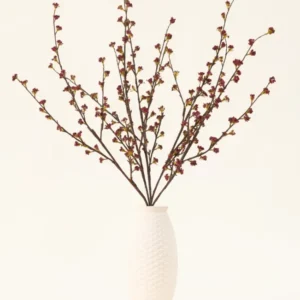 Der künstliche Seidenblumenstrauß Callicarpa Purple ist fächerförmig angeordnet – perfekt für Herbstdekorationen oder um leuchtend lila Seidenblumen vor einem hellen Hintergrund zu präsentieren.
