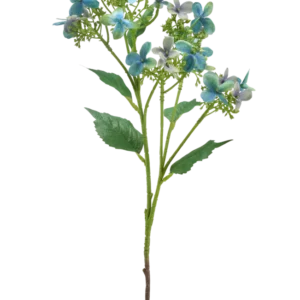 Die künstliche Blumen-Wildhortensie 62 cm blau/grün hat einen einzelnen künstlichen Stiel mit Büscheln blauer und grüner Blüten und einigen grünen Blättern, dargestellt vor einem weißen Hintergrund.