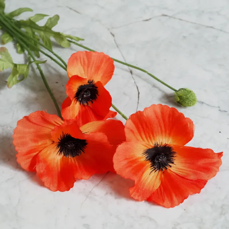 Mohn-Zweig Orangerot · Drei Blüten und Knospe in Seidenoptik, 63 cm