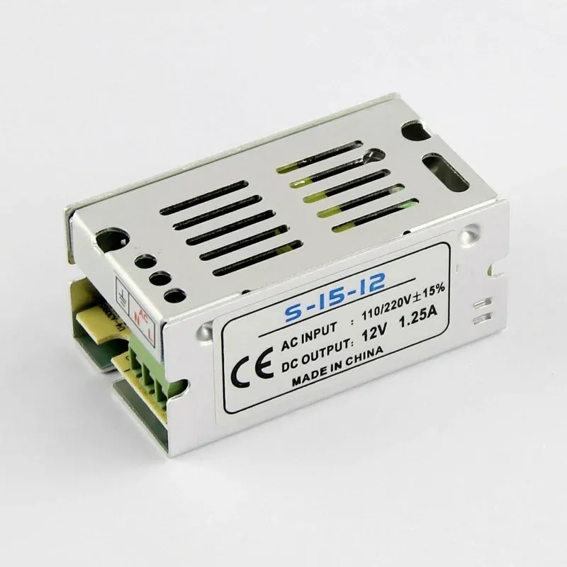 Kleiner 12V LED Trafo 15W für Schrankbeleuchtung