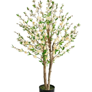 Die künstliche Kirschblütenpflanze 120 cm creme ist ein künstlicher Kirschblütenbaum in einem Topf mit mehreren braunen Stämmen, grünen Blättern und Büscheln kleiner weißer Blüten vor einem schlichten weißen Hintergrund.