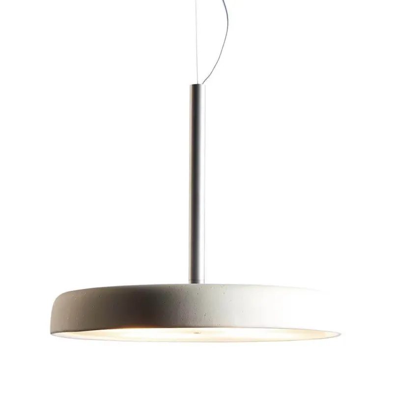 Casablanca LED-Hängeleuchte Clavio Flat Ø 32cm mit skandinavisch-minimalistischem Design und Lava-Oberfläche.