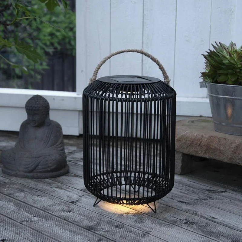 Solar-Laterne LED Sunlight IP44 schwarze Outdoor-Solar-Laterne mit Kord-Henkel und warmem Licht