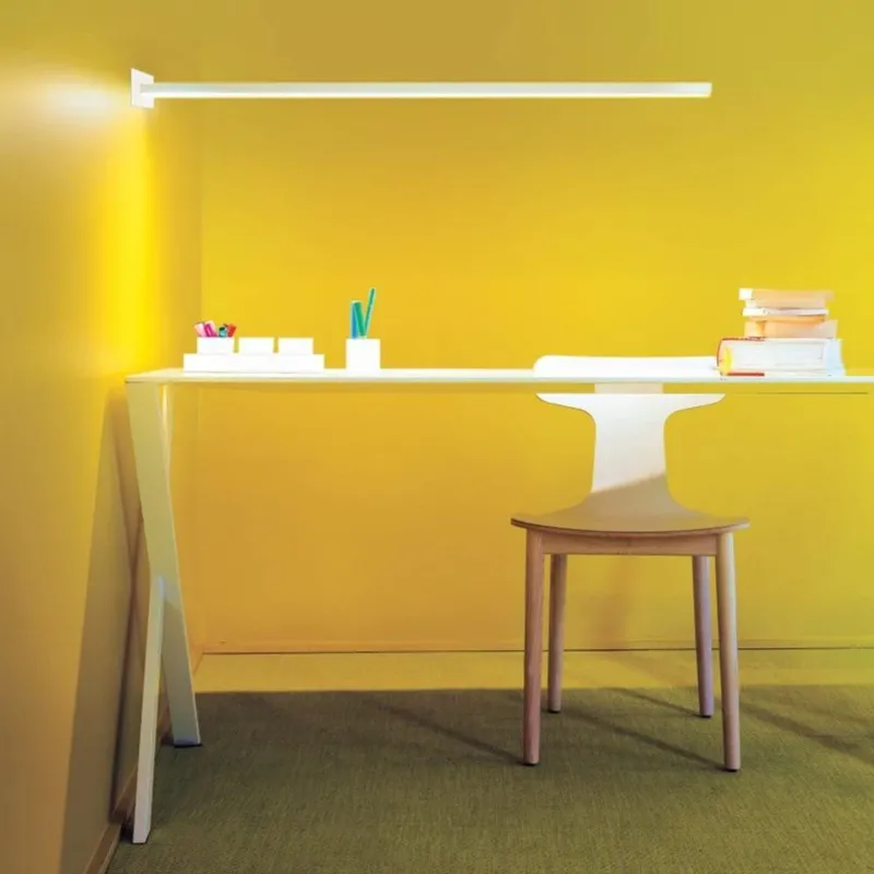 Nemo Linescapes Cantilevered LED Einbau-Wandlampe aus weißem Aluminium mit indirektem Licht im modernen Büro