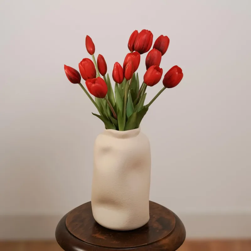 Botte de 5 tulipes artificielles rouges, vue d'ensemble du bouquet - Flowrette