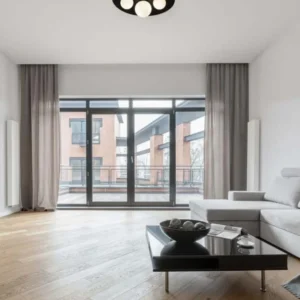 Velna LED Deckenleuchte 3-flammig Ø 49,5cm 3000K Schwarz schwarze Deckenleuchte mit Glaskugeln im modernen Wohnzimmer