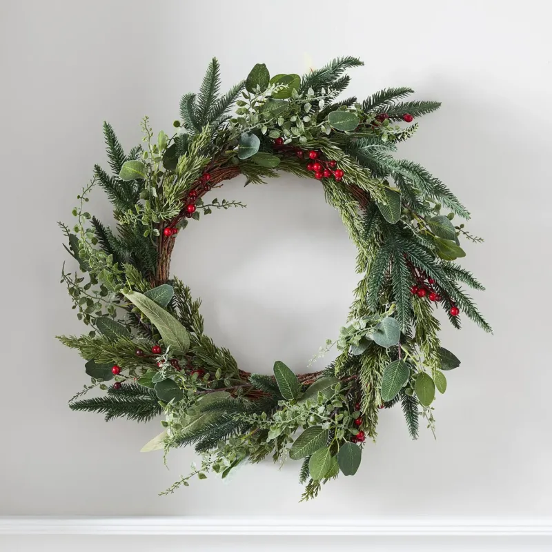 45cm Weihnachtskranz mit Tannenzweigen und roten Beeren