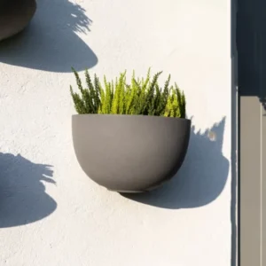 Hanging Wally Peter Wandpflanzschale Grau aus Fiberstone – runde Wandschale im Lifestyle