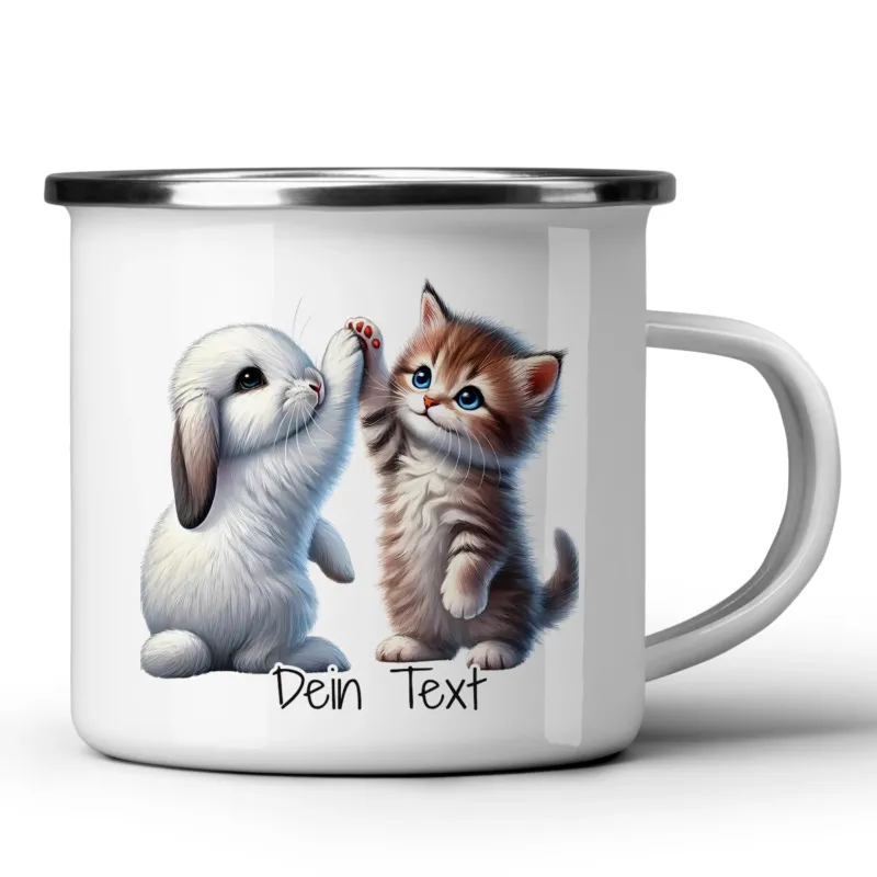 Weißer Emaillebecher mit Katze und Hase, personalisierbar.