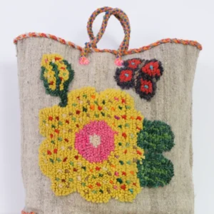 Floraler Cabas aus Wolle – kunstvolles Design mit Charakter