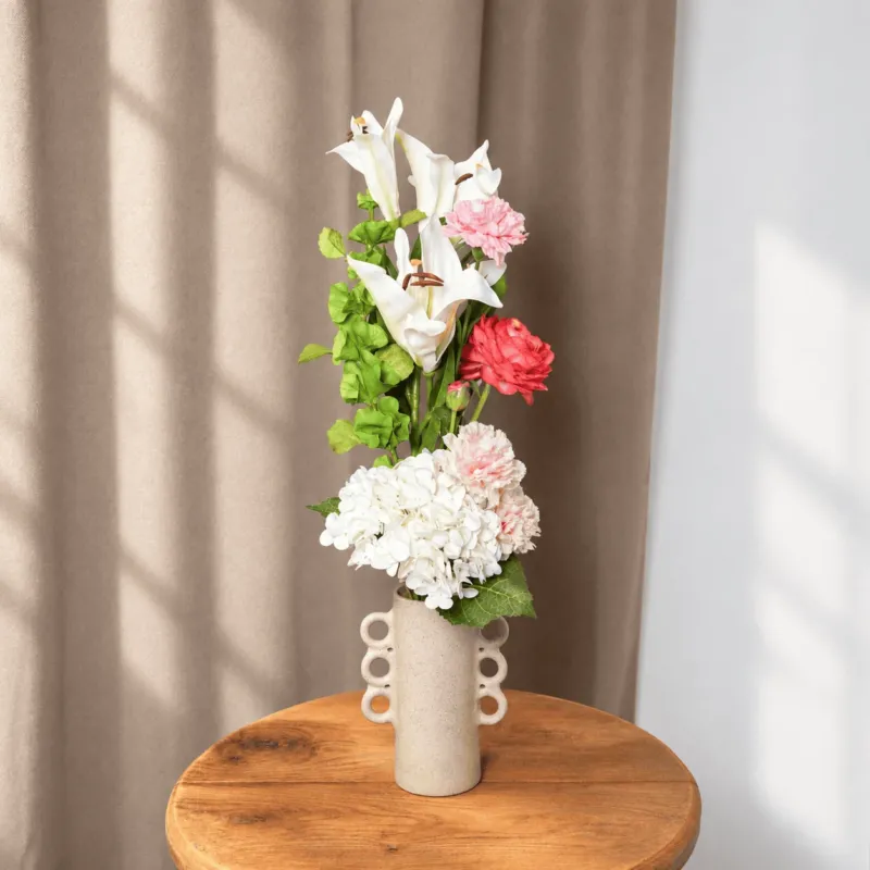 Bouquet de fleurs artificielles Clémence, vue d'ensemble avec fleurs pastel - Flowrette