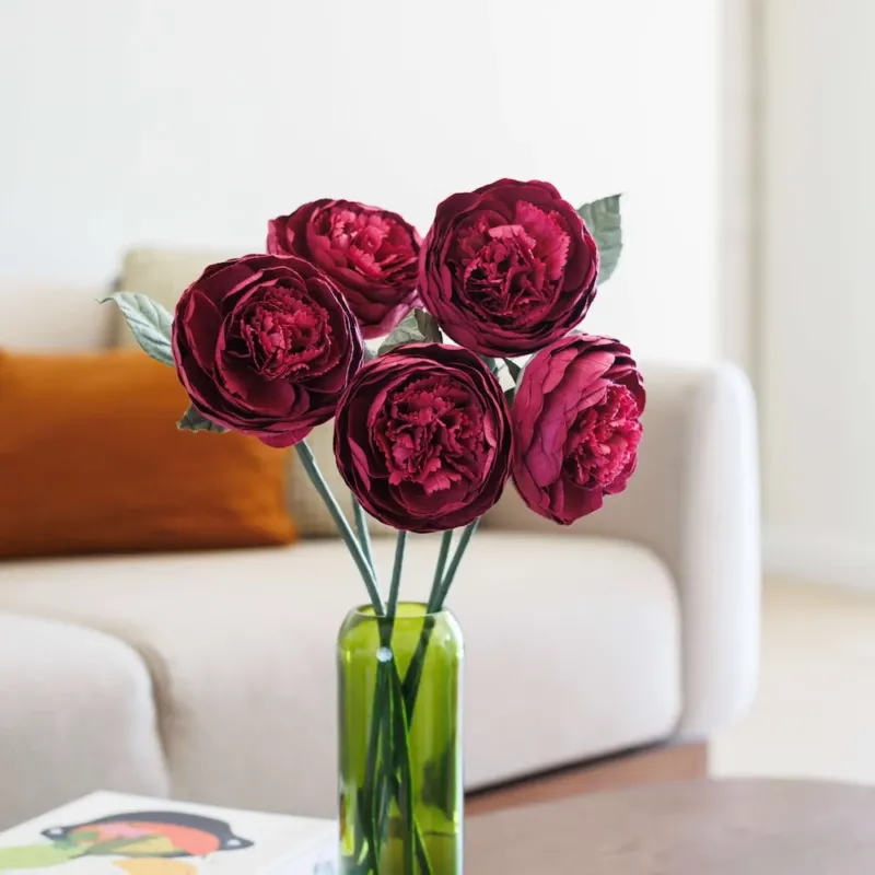 Bouton de pivoine en papier bordeaux, vue de face - Flowrette