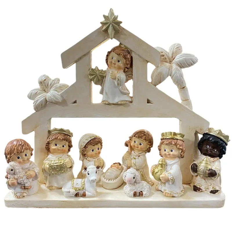 Formano Weihnachtskrippe mit kindlichen Figuren, Heilige Familie, Engel, Könige und Tiere in cremefarbener Optik.