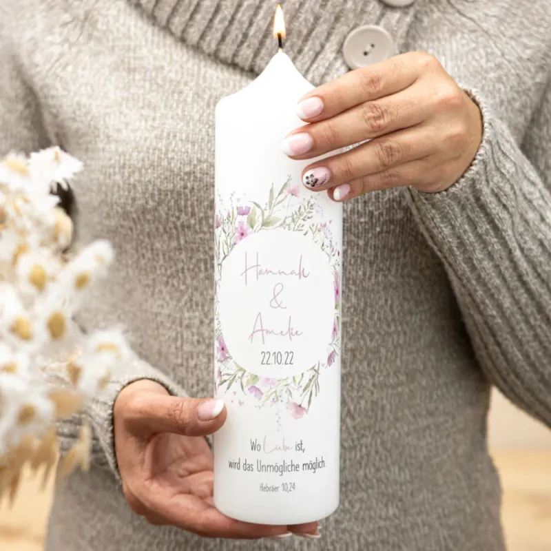 Hochzeitskerze Wildblumenkranz in Altrosa mit Namen und Datum