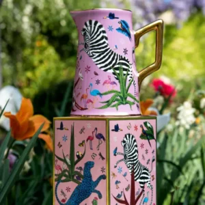 Handgefertigte Keramik-Karaffe mit Jungle-Motiv in Pink