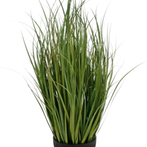 Der Kunstrasen Dogtail Onion Grass Bran 90 cm schwer entflammbar ist ein schwarzer Topf mit dichten, hohen, dünnen, grünen, grasähnlichen Blättern, die aufrecht stehen und vor einem weißen Hintergrund abgebildet sind.