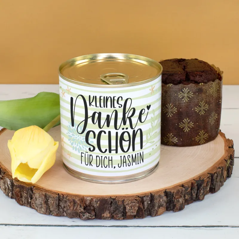 Schokoladen Brownie Kuchen in der Dose mit Kleines Dankeschön Motiv und Wunschtext auf Holzscheibe