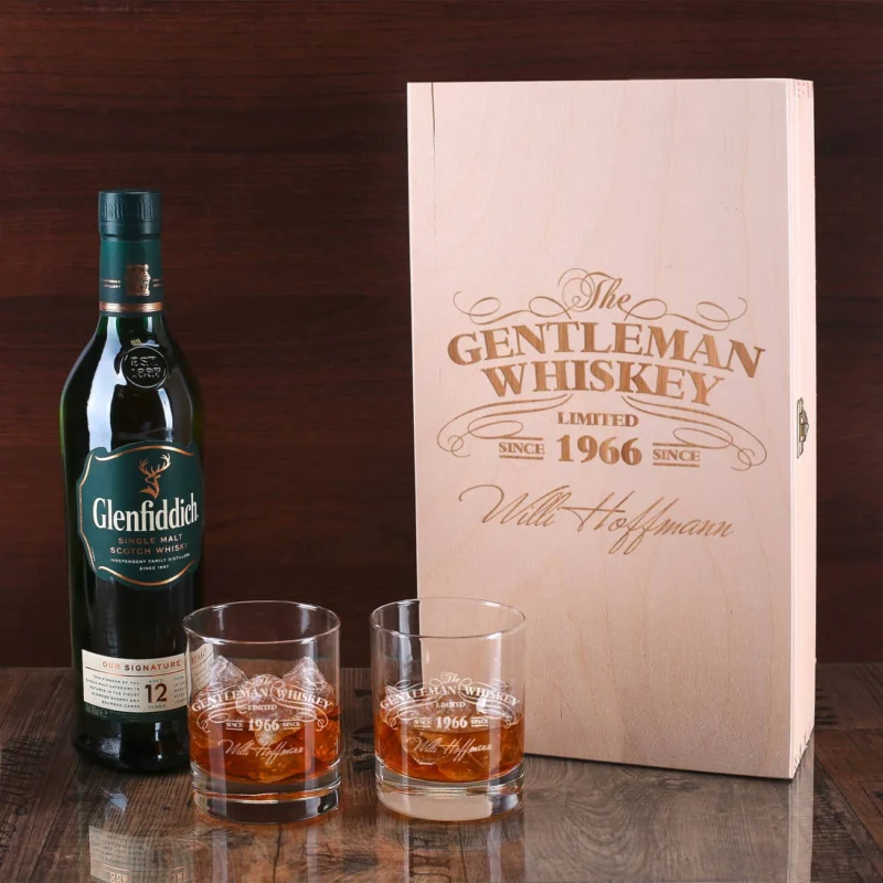 1 Flasche Glenfiddich Whisky mit 2 gravierten Whiskygläsern in gravierter Holzbox