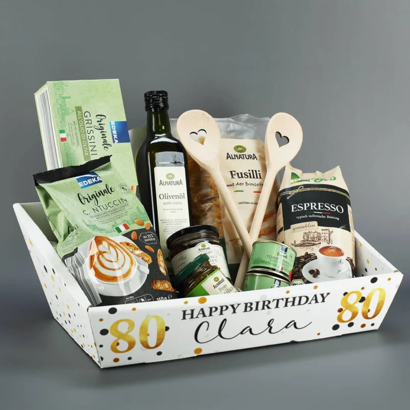 Gefüllter Geschenkkorb zum Geburtstag mit italienischen Leckereien