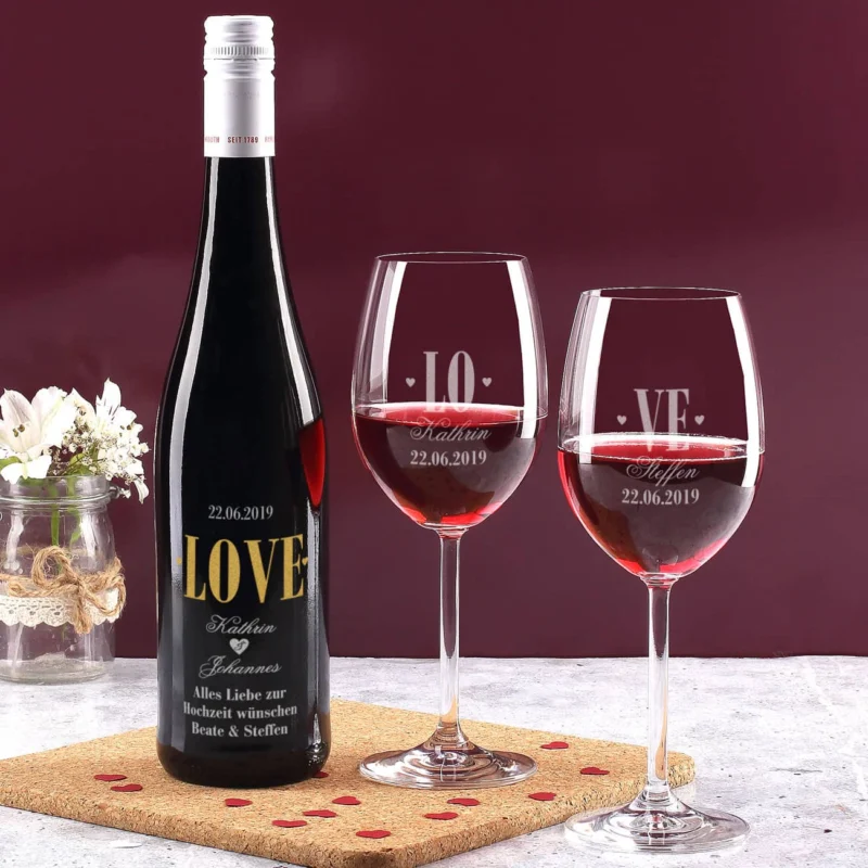 Geschenkset zur Hochzeit mit Weinflasche und 2 Gläsern