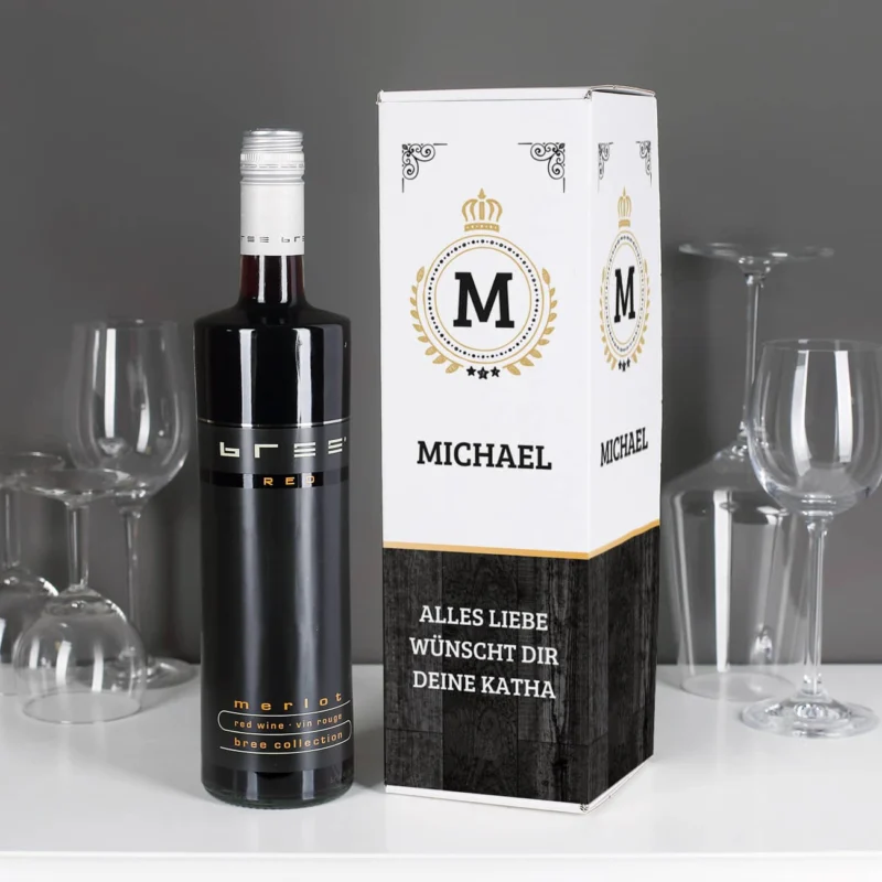 Rotwein mit bedruckter Flaschenverpackung