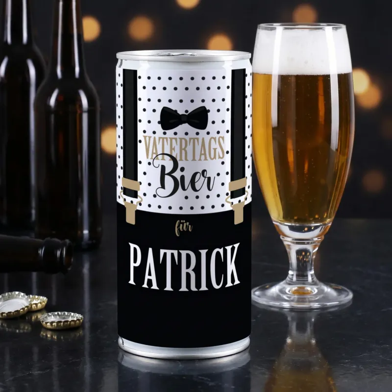 Bierdose zum Vatertag mit Hosenträgermotiv und Name neben Bierglas