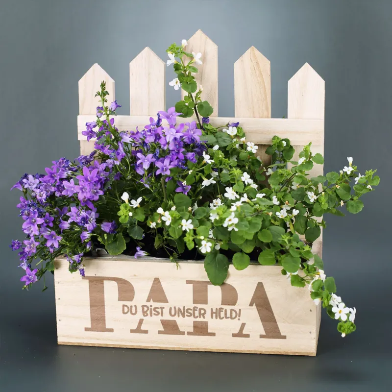 Holz Pflanzkorb mit Papa Gravur und Blumen bepflanzt dekorative Geschenkidee für Vatertag