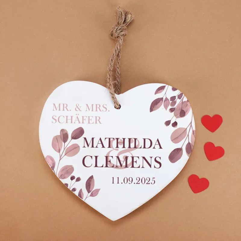 Holzherz mit Wunschnamen und Datum – Romantisches Geschenk mit Blatt-Motiv