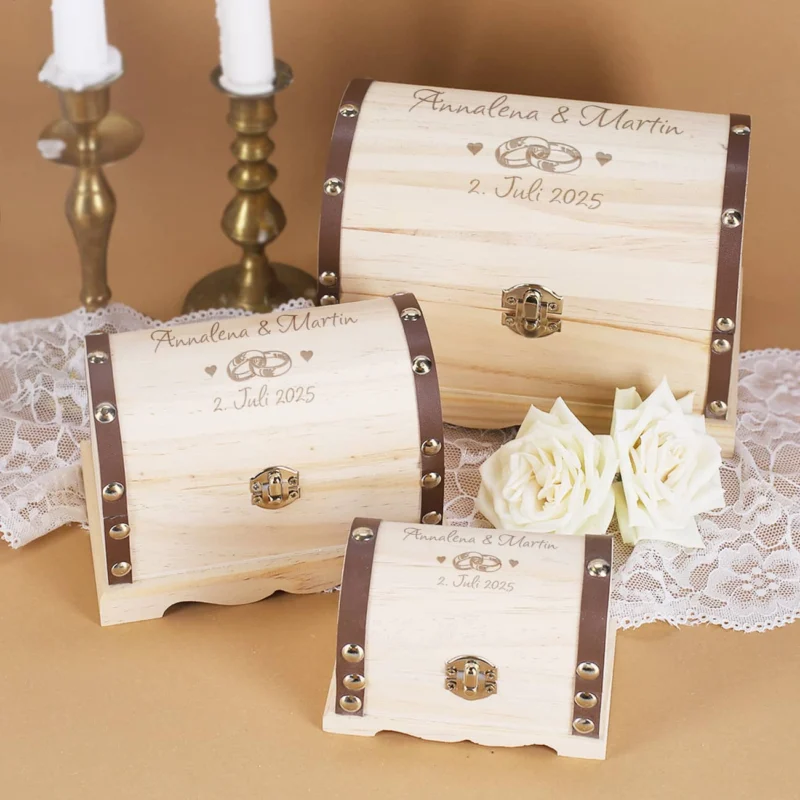 Schatztruhe zur Hochzeit mit persönlicher Gravur und Ring-Motiv