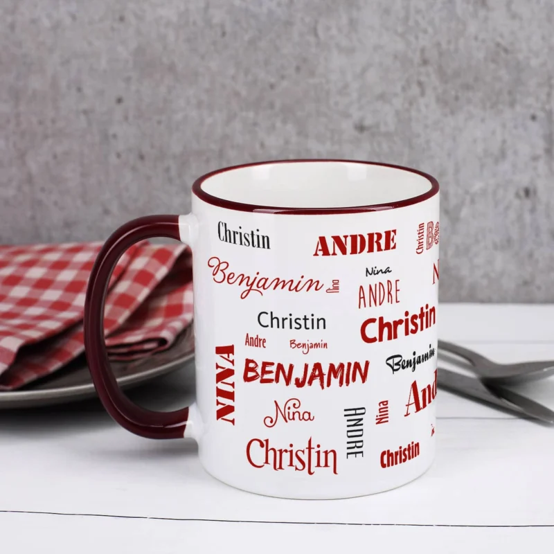 Vier Namen - Familientasse mit dunkelrotem Rand und Henkel