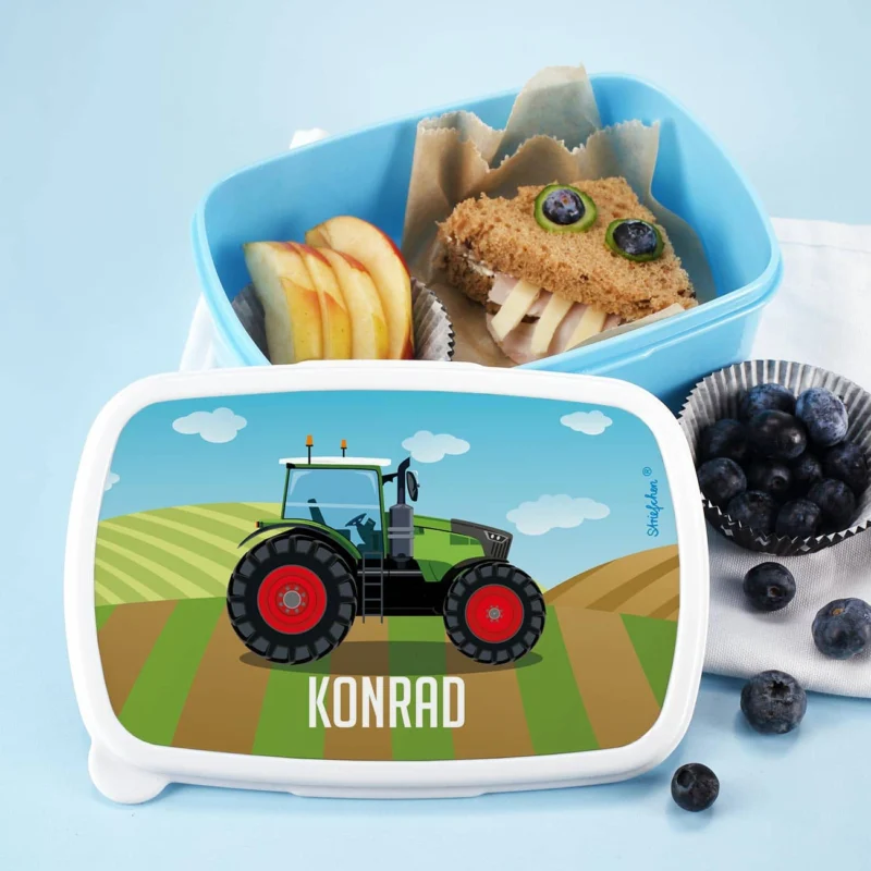 Blaue Brotdose mit Name und Traktor auf Deckel