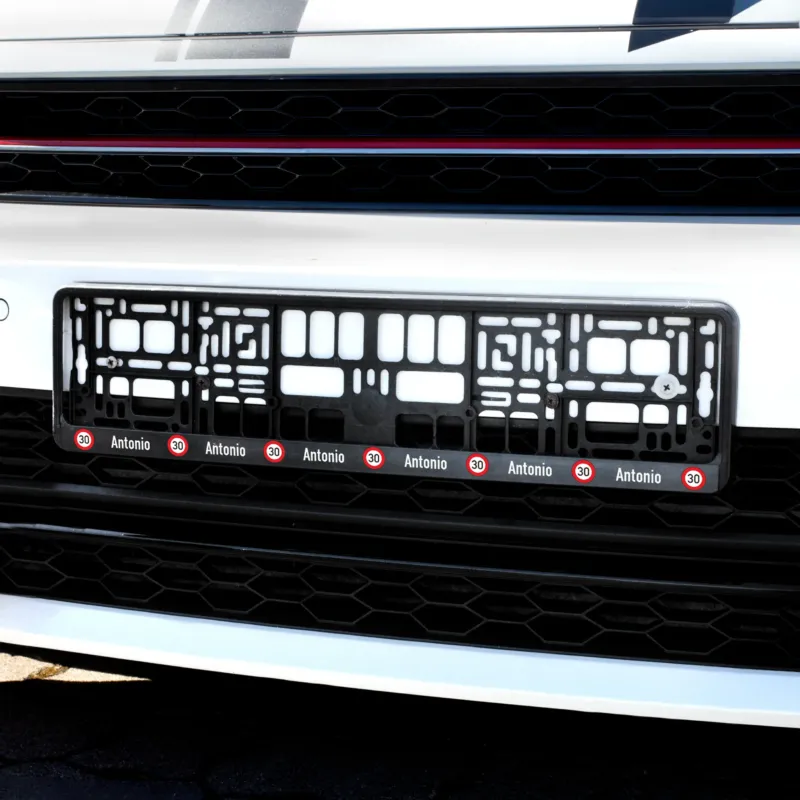 KFZ-Kennzeichenhalter Geburtstag am Auto mit Name Antonio und Alter 30 im Verkehrszeichen-Look