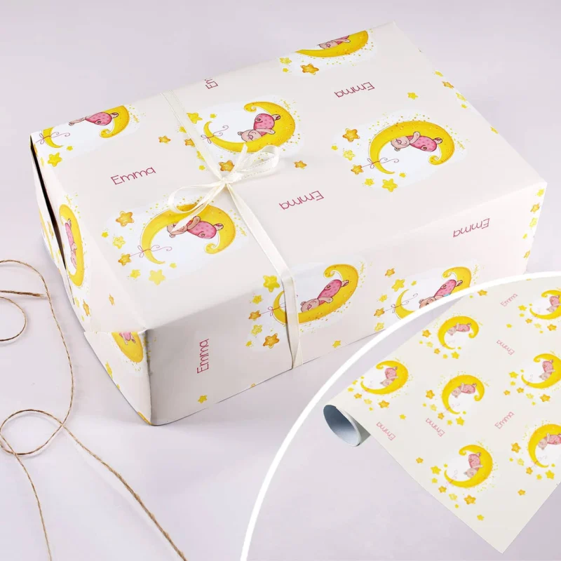 Geschenkpapier Rolle mit Name und Bärchen Motiv zur Geburt eines Mädchens
