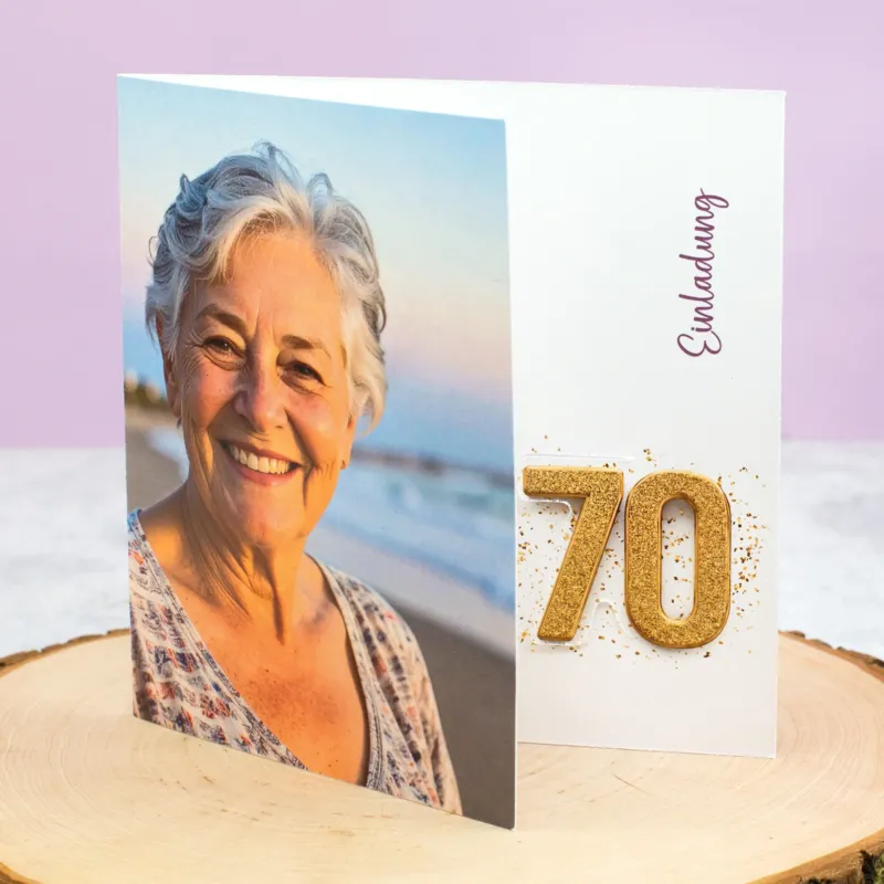 Aufgestellte Klappkarte zum 70. Geburtstag mit persönlichem Foto und edlem Design