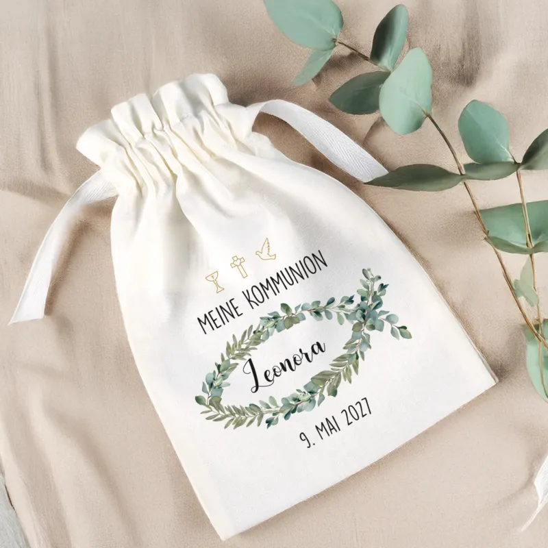 Geschenksäckchen zur Kommunion mit Eukalyptus-Fischmotiv, Name Leonora, dekoriert mit Eukalyptuszweigen