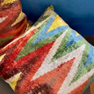 Samtkissen IKAT bun-mix
