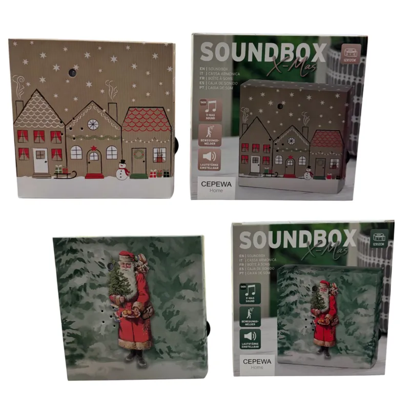 Zwei Varianten der weihnachtlichen Soundbox (Häusermotiv und Weihnachtsmann) sind zusammen mit ihren Verpackungen auf weißem Hintergrund dargestellt.