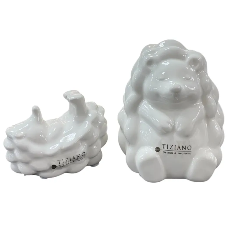 Zwei creme-weiße Tiziano Igel Max Figuren aus Keramik, liegend und sitzend