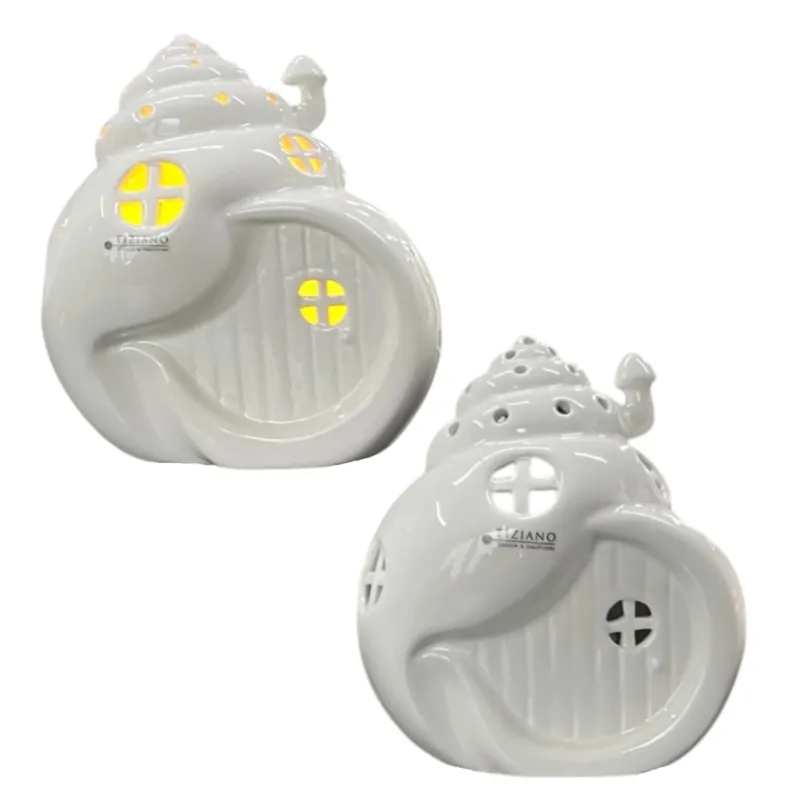 Zwei Deko Schneckenhäuschen aus creme-weißer Keramik mit integrierter LED Beleuchtung, die aus kleinen Fenstern strömt